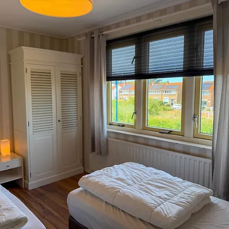 Holiday home Texelheerlijk 4
