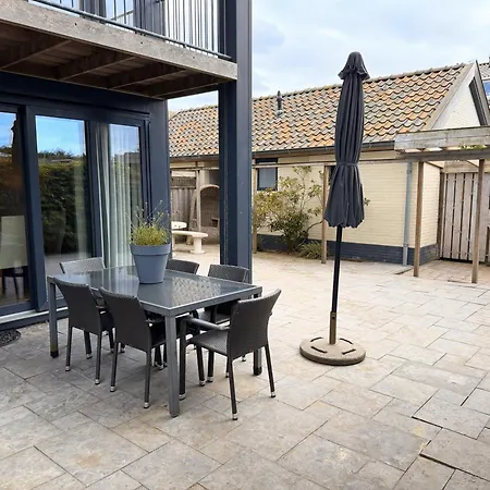 Holiday home Texelheerlijk 4 *