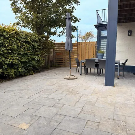 Holiday home Texelheerlijk 4 *